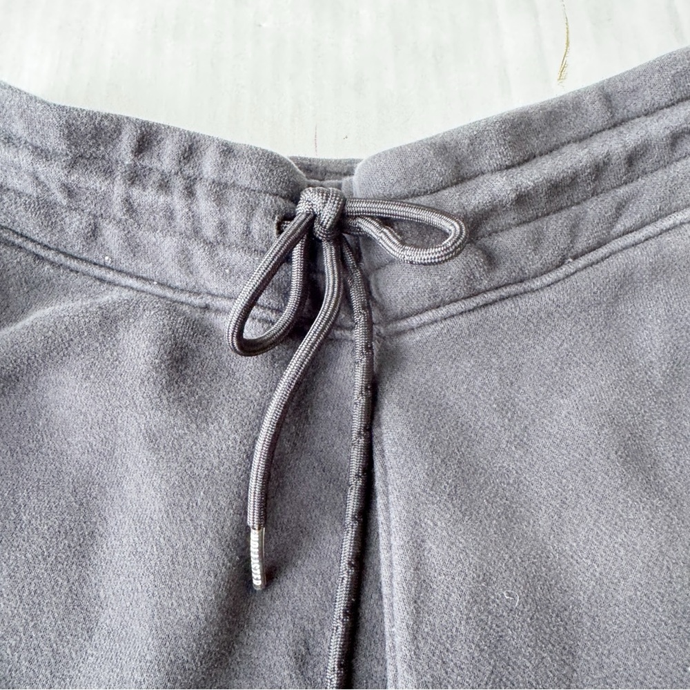 Hollister Black Drawstring Shorts - Picture 4 of 9